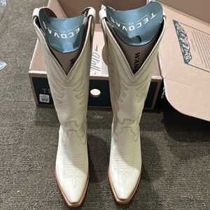 Tecovas Cream Heeled Boots